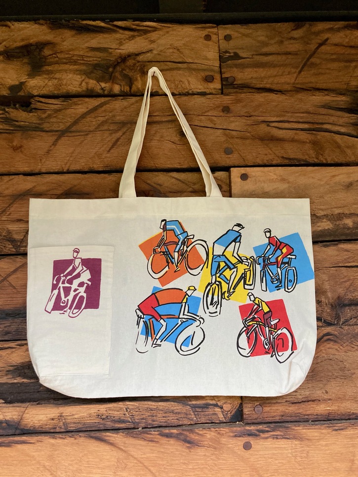 Bolsa de Tela con Bolsillo Lateral en Vino y Diseño de Bicicletas
